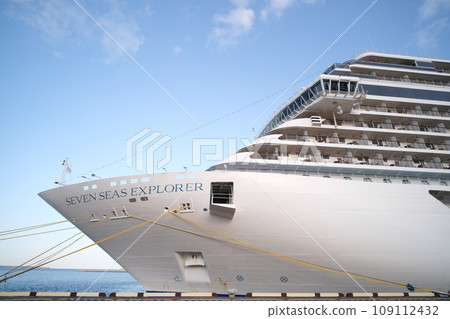 Passenger ship Seven Seas Explorer Beppu International Tourist Port Passenger ship Seven Seas Explorer Beppu International Tourist Port 109112432