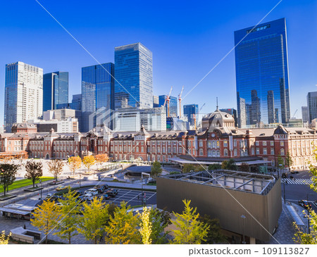 Tokyo station autumn view Tokyo station autumn view 109113827
