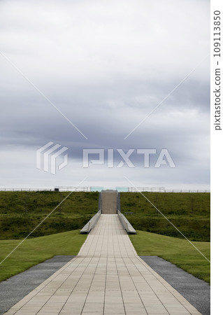 Walkway from Rikuzentakata Memorial Square to the sea 109113850