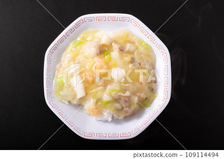 Chinese cabbage and seafood bowl (squid, clams, shrimp, pork belly) Chinese cabbage and seafood bowl (squid, clams, shrimp, pork belly) 109114494