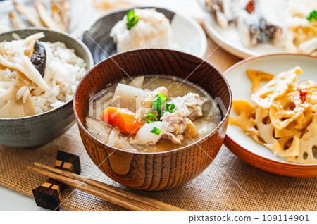 Japanese pork soup 109114901