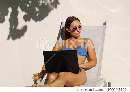 Poolside Workcation Poolside Workcation 109115112