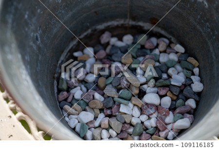 lots of pebbles 109116185