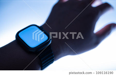 智能手錶和手腕 109116190