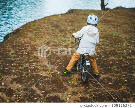 孩子騎自行車 109116271