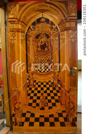 Decorative doors of Toruń Old Town Hall Museum 109116301