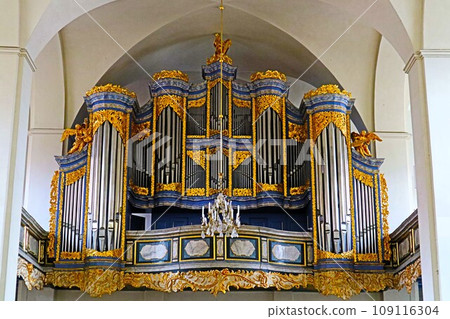 Pipe organ of the Church of the Holy Spirit, Toruń 109116304
