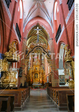 Toruń, altar of the church of St. James 109116330