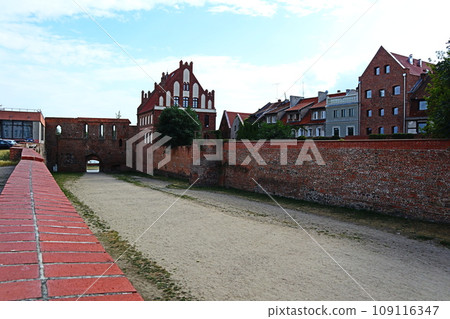 Toruń, old town walls 109116347