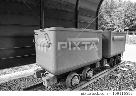 Trolley carrying ore Trolley carrying ore 109116592