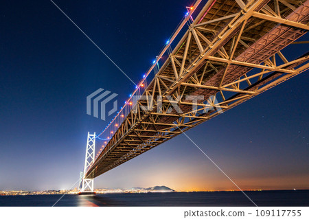 [Hyogo Prefecture] Akashi Kaikyo Bridge night view 109117755