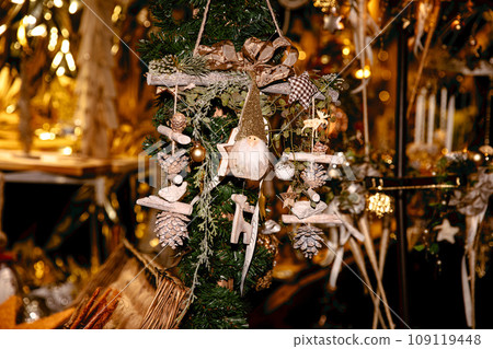 Velden, Austria - November 24, 2023: Opening of Advent on the bank of Lake Woerthersee, sales of Christmas goods at the advent market, Christmas illumination 109119448