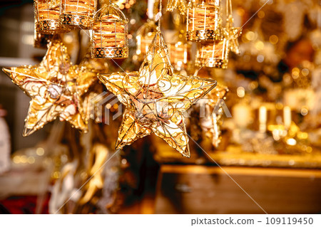 Velden, Austria - November 24, 2023: Opening of Advent on the bank of Lake Woerthersee, sales of Christmas goods at the advent market, Christmas illumination 109119450