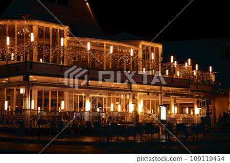 Velden, Austria - November 24, 2023: Opening of Advent on the bank of Lake Woerthersee, sales of Christmas goods at the advent market, Christmas illumination 109119454