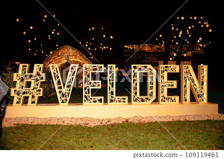 Velden, Austria - November 24, 2023: Opening of Advent on the bank of Lake Woerthersee, sales of Christmas goods at the advent market, Christmas illumination Velden, Austria - November 24, 2023: Opening of Advent on the bank of Lake Woerthersee, sales of Christmas goods at the advent market, Christmas illumination 109119461