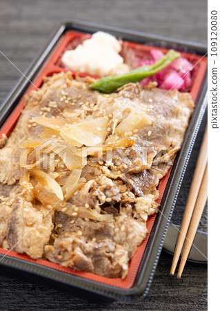 美味的牛肉烤肉便當 109120080
