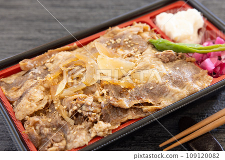 Delicious beef yakiniku bento Delicious beef yakiniku bento 109120082