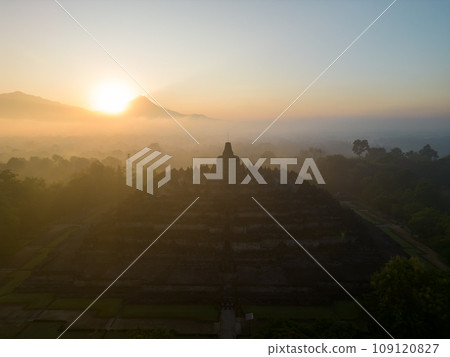 Borobudur is the largest Buddhist temple in the world. Java, Indonesia Borobudur is the largest Buddhist temple in the world. Java, Indonesia 109120827