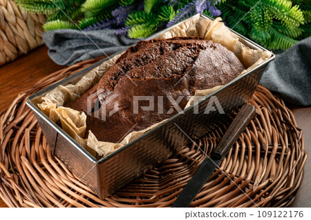 Freshly baked chocolate cake. 109122176