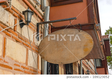 Hanging Oval Wooden Board 109123052