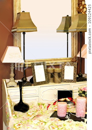 Beauty table detail Beauty table detail 109124425