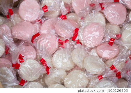 Red and white mochi packed in bags for mochi-maki Red and white mochi packed in bags for mochi-maki 109126503