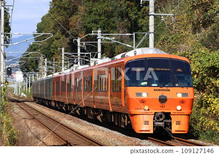 JR Kyushu limited express train 783 series ``Midori Huis Ten Bosch'' 2 109127146