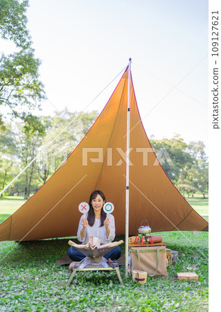 Marubatsu problem outdoors women 109127621