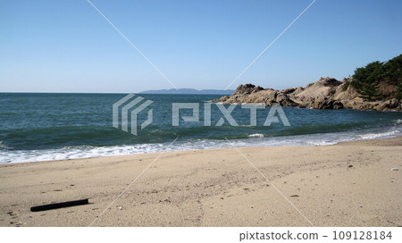 日本海在冬天在一個晴天 日本海在冬天在一個晴天 109128184