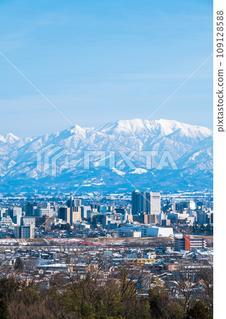 View of Toyama city and Tateyama mountain range from Kurehayama Park (winter) View of Toyama city and Tateyama mountain range from Kurehayama Park (winter) 109128588