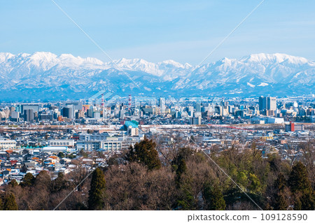 View of Toyama city and Tateyama mountain range from Kurehayama Park (winter) View of Toyama city and Tateyama mountain range from Kurehayama Park (winter) 109128590