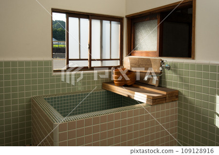 Showa retro tile bath 109128916