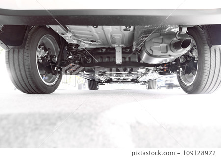 Rear car suspension and exhaust pipe Rear car suspension and exhaust pipe 109128972