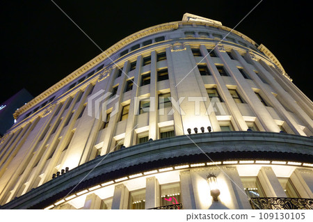 Tokyo Ginza gorgeous 4-chome intersection landmark and clock Tokyo Ginza gorgeous 4-chome intersection landmark and clock 109130105