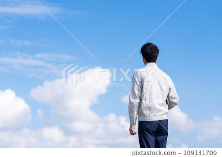 A man wearing work clothes 109131700