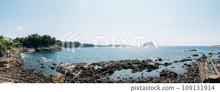 Panorama view of Seogwipo Jaguri Park seascape in Jeju Island, Korea 109131914