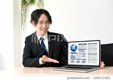Young Asian businessman giving an explanation using a laptop 109131942