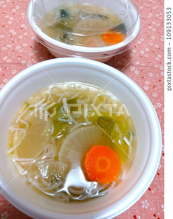 take-out vegetable soup take-out vegetable soup 109133053