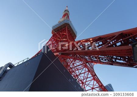 Tokyo Tower of yesteryear still in use 109133608