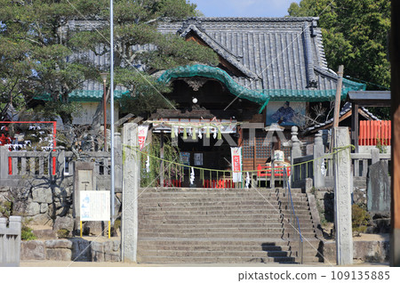 從瀧宮天滿宮參道眺望秋天的參拜殿 109135885