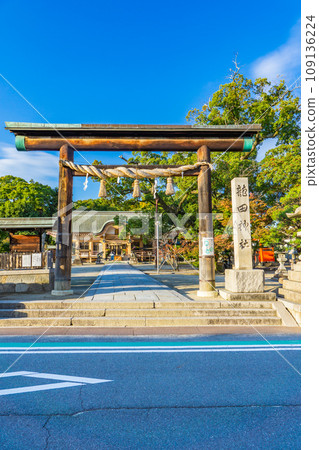 奈良縣生駒郡斑鳩町龍田神社鳥居 奈良縣生駒郡斑鳩町龍田神社鳥居 109136224