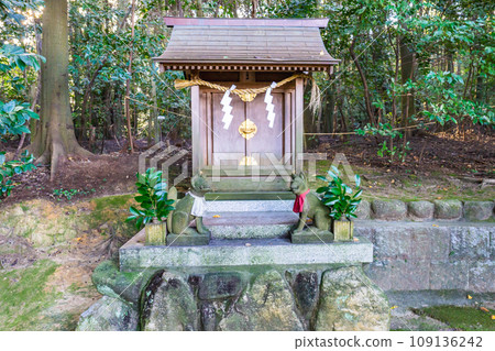 奈良縣生駒郡美里町的龍田大社和三室稻荷神社 奈良縣生駒郡美里町的龍田大社和三室稻荷神社 109136242