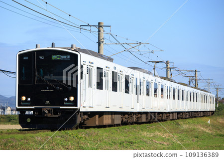 JR Kyushu 305 series train (W2 formation) JR Kyushu 305 series train (W2 formation) 109136389