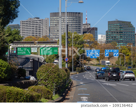 Tokyo cityscape: Shuto Expressway and Uchibori Street parallel sections and cityscape Tokyo cityscape: Shuto Expressway and Uchibori Street parallel sections and cityscape 109136462