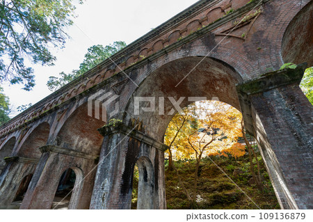 京都的秋葉南禪寺水樓閣 京都的秋葉南禪寺水樓閣 109136879