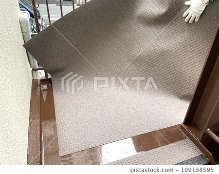 Cut the long sheet to fit the dimensions of the landing of the outside stairs. 109138595