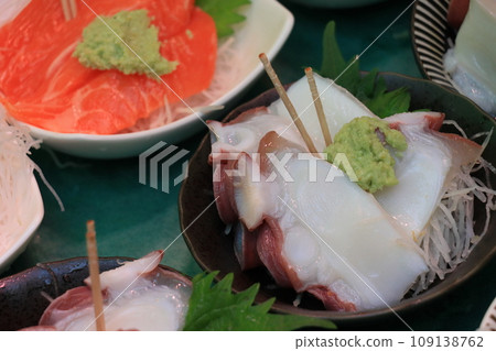 Fresh sashimi on a small plate, colorful sashimi Fresh sashimi on a small plate, colorful sashimi 109138762