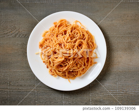 plate of spaghetti 109139306