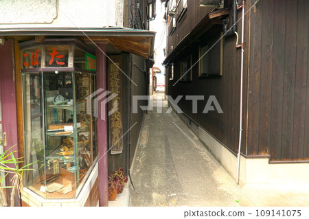 [Important Preservation District for Groups of Traditional Buildings] Toyomachi Mitarai, old cigarette showcase, signboard, and alley 1, Kure City, Hiroshima Prefecture 109141075