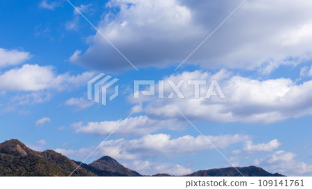 White clouds flowing in the blue sky White clouds flowing in the blue sky 109141761